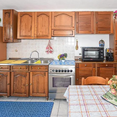 Nice Apartment In Sarre With Wifi And 1 Bedrooms 公寓